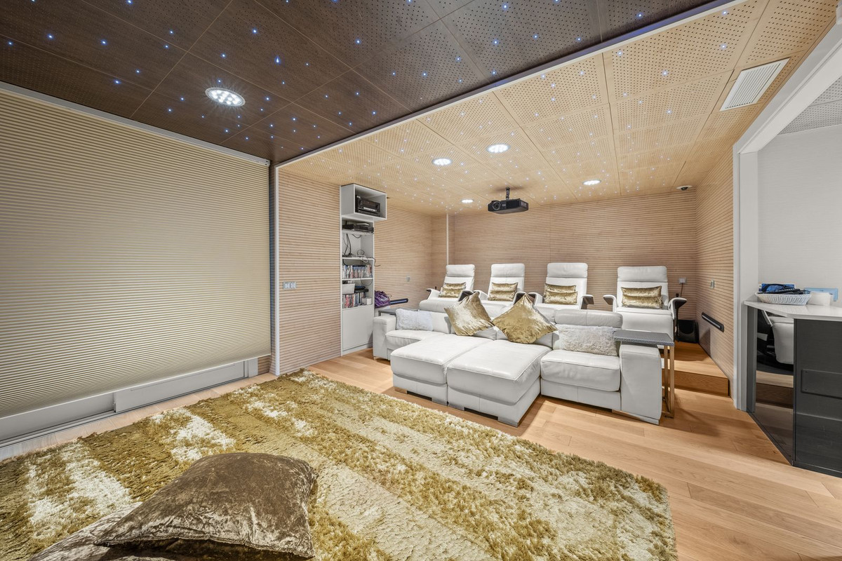 Huis te koop in Los Monteros | 8 slaapkamers H5105767