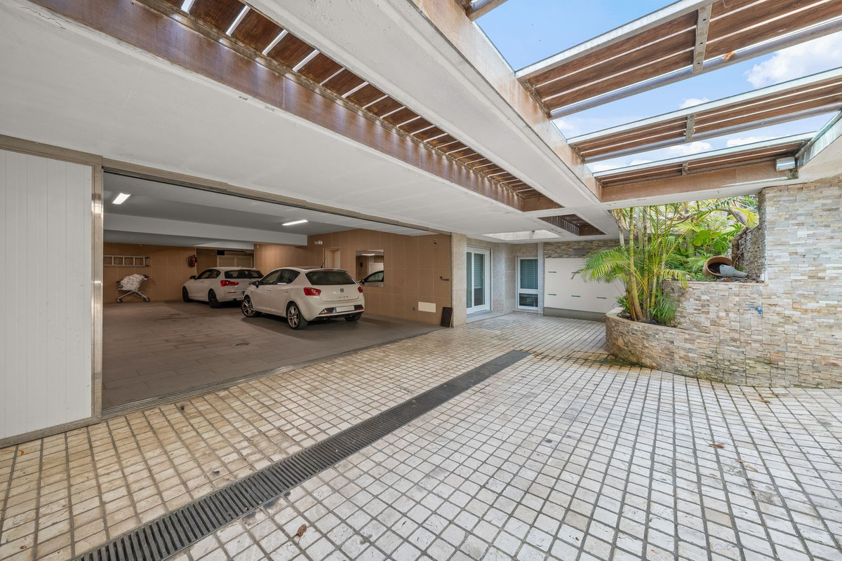 Huis te koop in Los Monteros | 8 slaapkamers H5105767