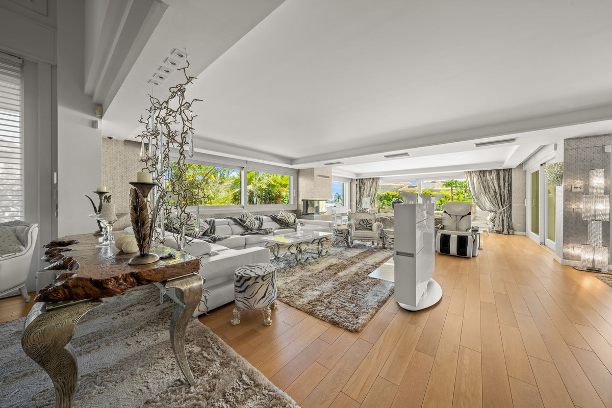 Huis te koop in Los Monteros | 8 slaapkamers H5105767