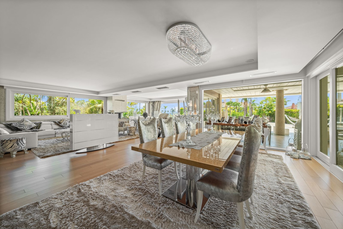 Huis te koop in Los Monteros | 8 slaapkamers H5105767