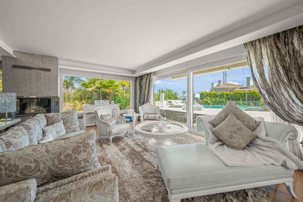 Huis te koop in Los Monteros | 8 slaapkamers H5105767