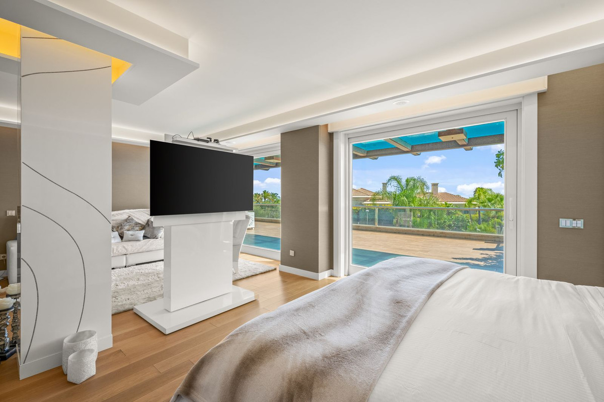 Huis te koop in Los Monteros | 8 slaapkamers H5105767