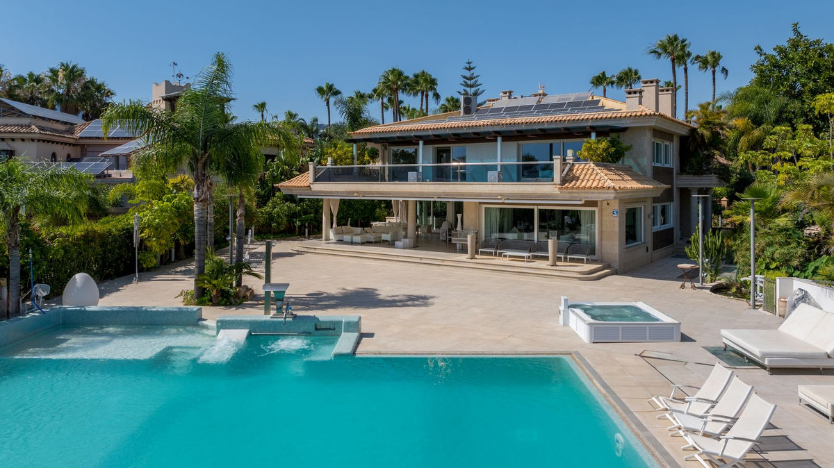 Huis te koop in Los Monteros | 8 slaapkamers H5105767
