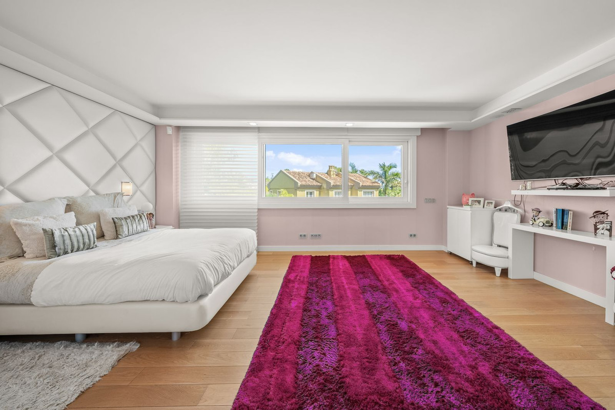 Huis te koop in Los Monteros | 8 slaapkamers H5105767