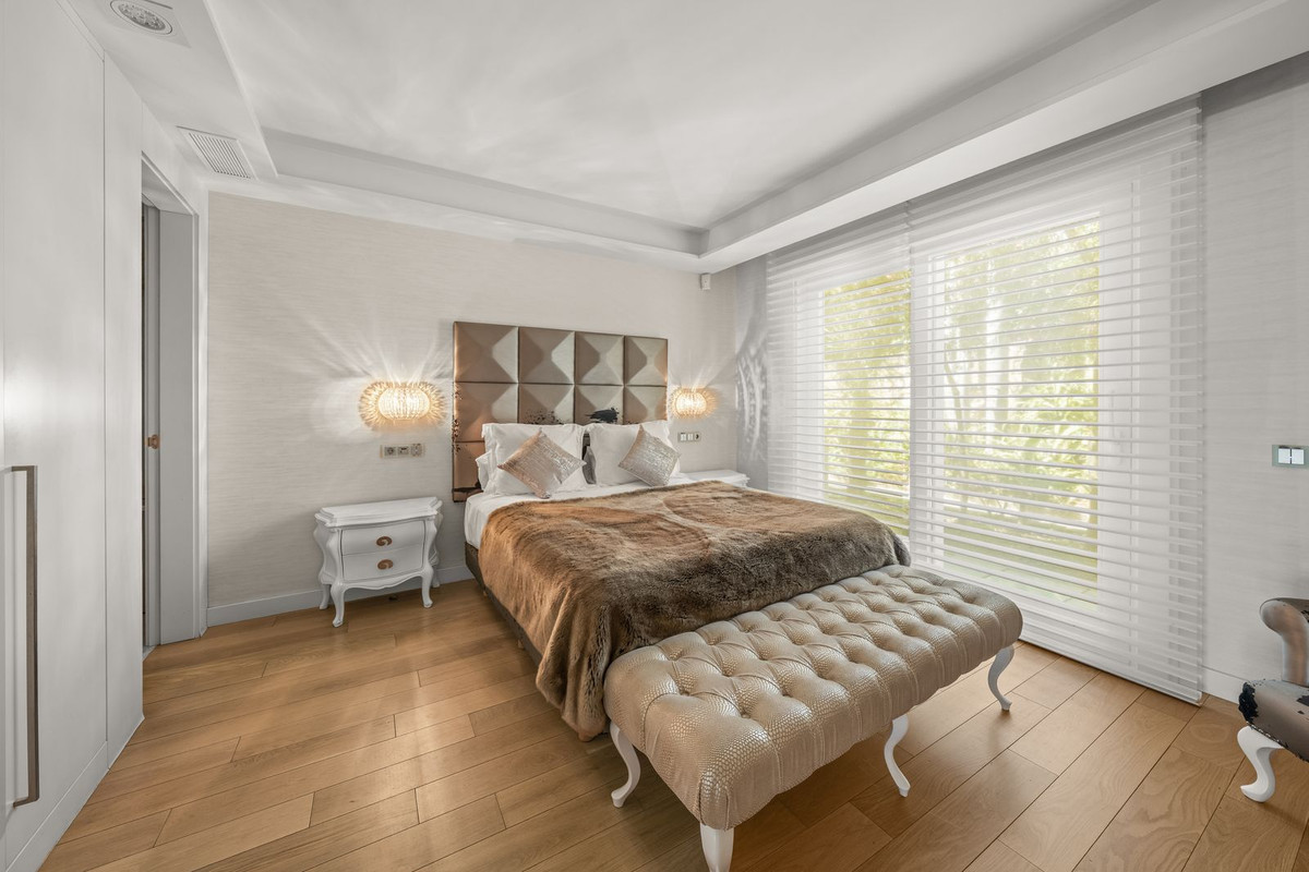 Huis te koop in Los Monteros | 8 slaapkamers H5105767