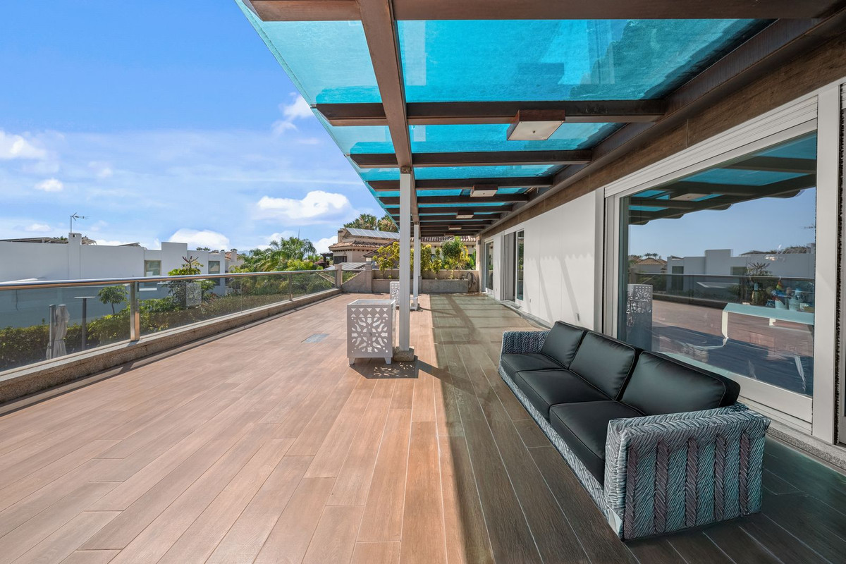 Huis te koop in Los Monteros | 8 slaapkamers H5105767