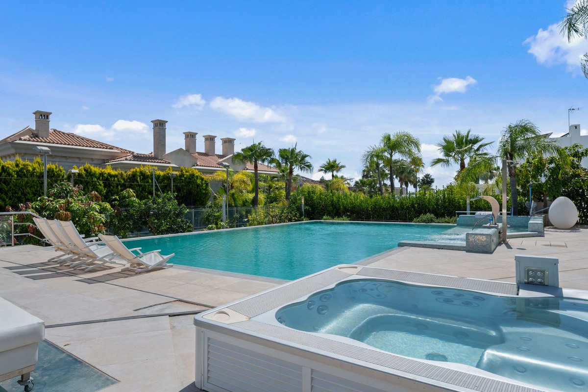 Huis te koop in Los Monteros | 8 slaapkamers H5105767
