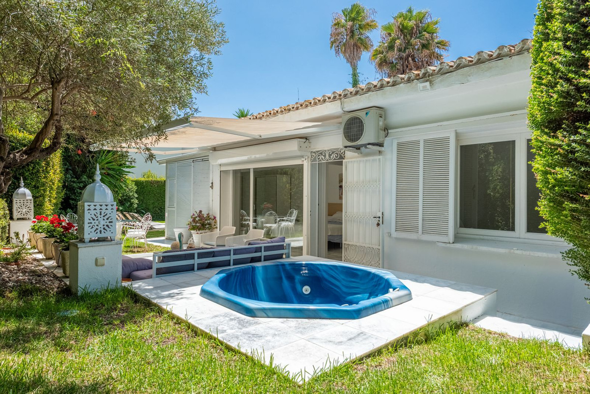 Huis te koop in Los Monteros | 7 slaapkamers H5122906