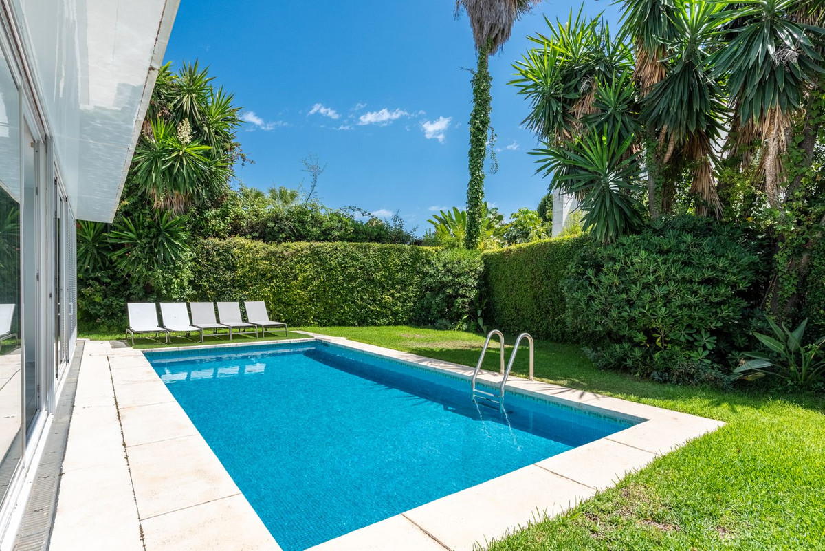 Huis te koop in Los Monteros | 7 slaapkamers H5122906