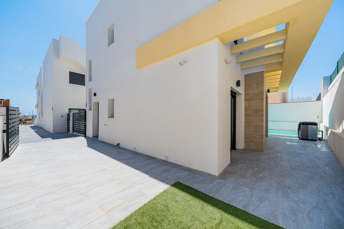 Huis te koop in Los Montesinos | 3 slaapkamers H5400874