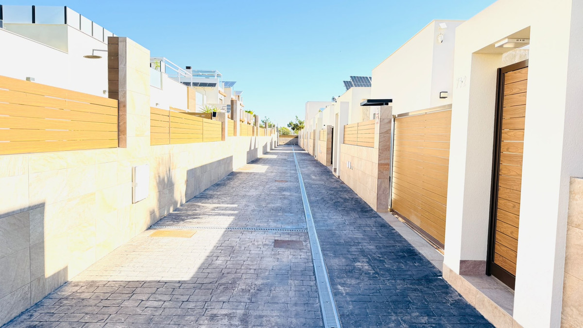 Huis te koop in Los Montesinos | 3 slaapkamers H5497093