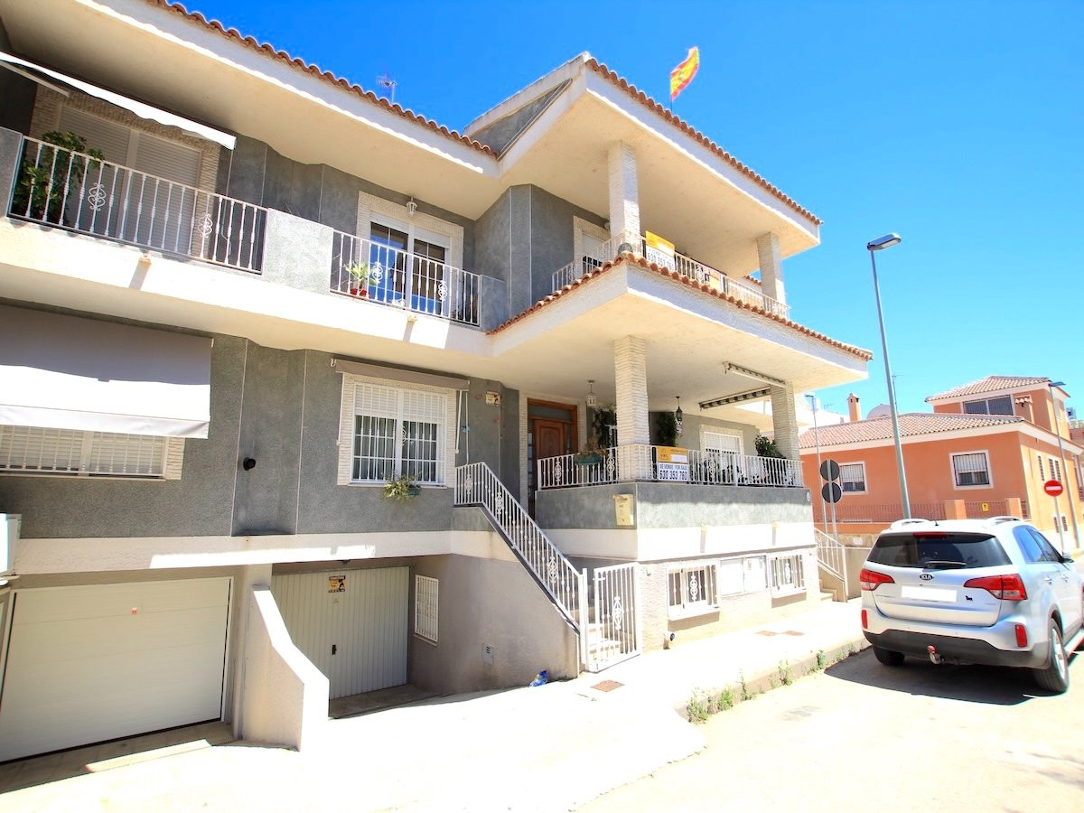 Huis te koop in Los Palacios | 3 slaapkamers H5400325