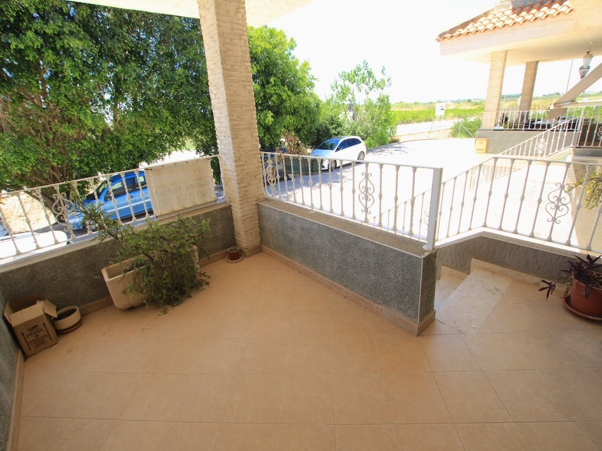 Huis te koop in Los Palacios | 3 slaapkamers H5400325