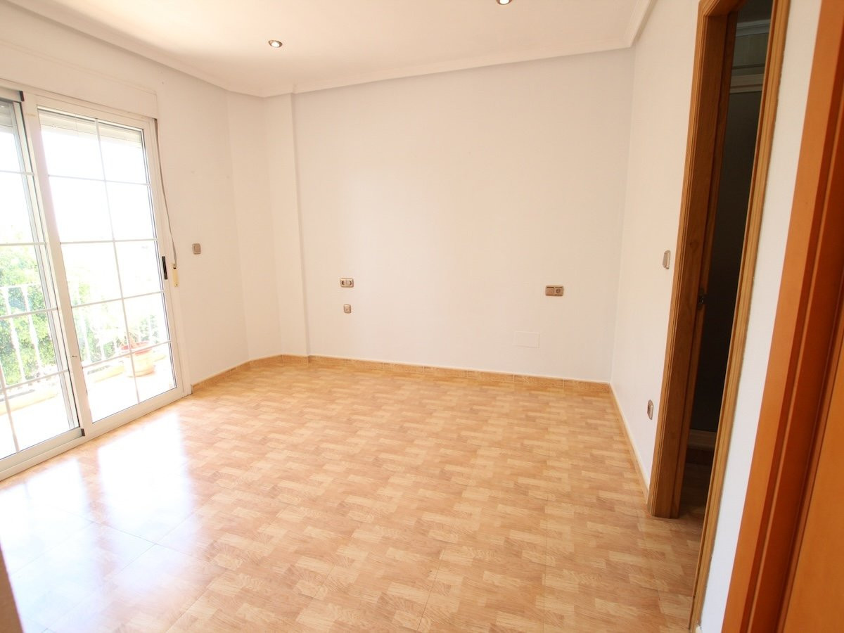 Huis te koop in Los Palacios | 3 slaapkamers H5400325