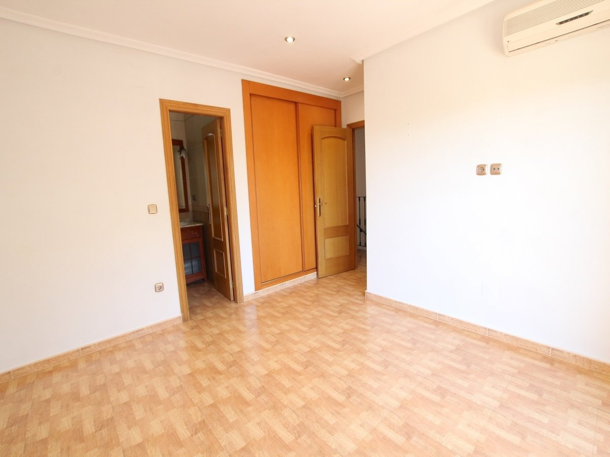 Huis te koop in Los Palacios | 3 slaapkamers H5400325
