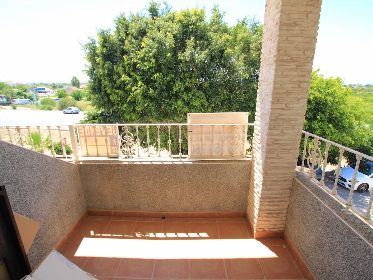 Huis te koop in Los Palacios | 3 slaapkamers H5400325