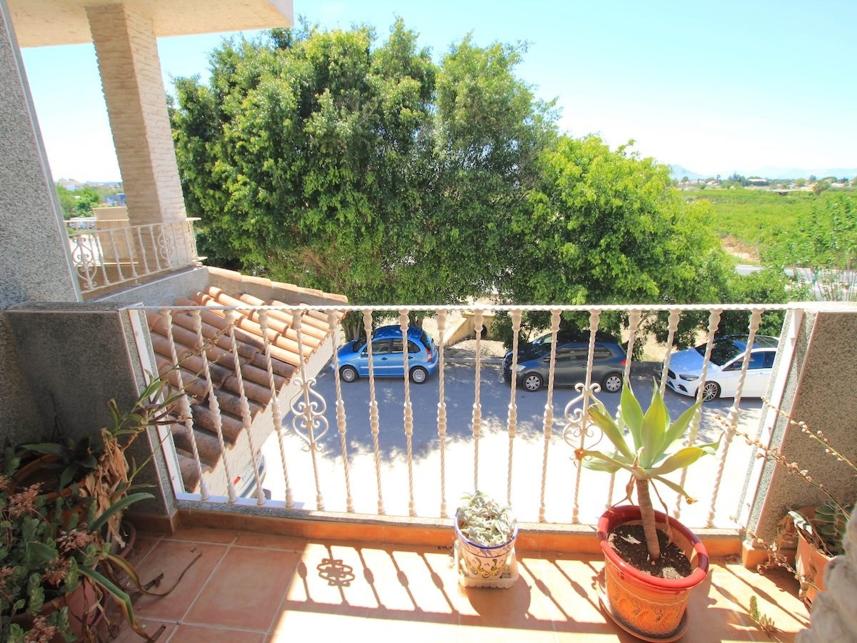 Huis te koop in Los Palacios | 3 slaapkamers H5400325