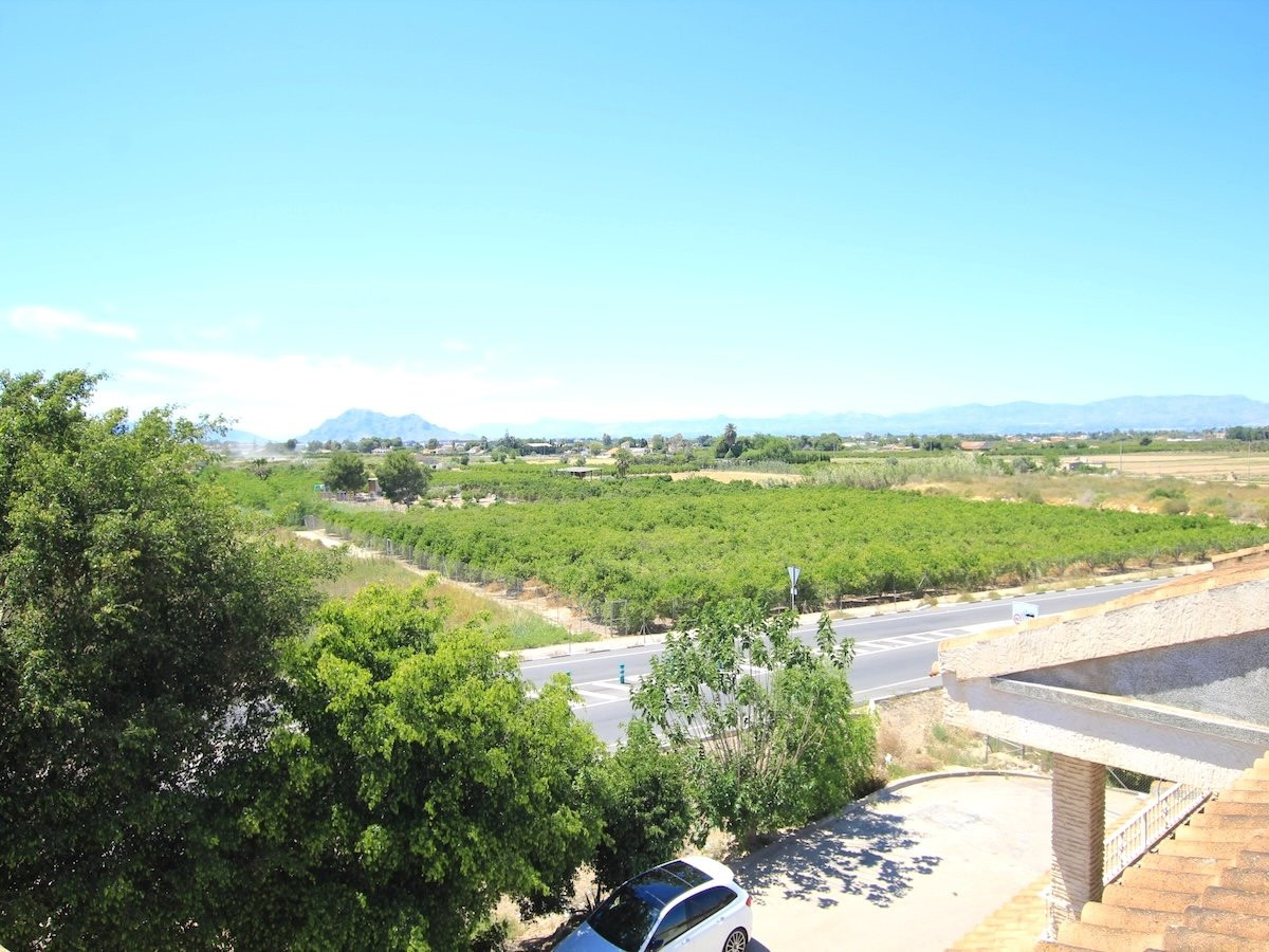 Huis te koop in Los Palacios | 3 slaapkamers H5400325