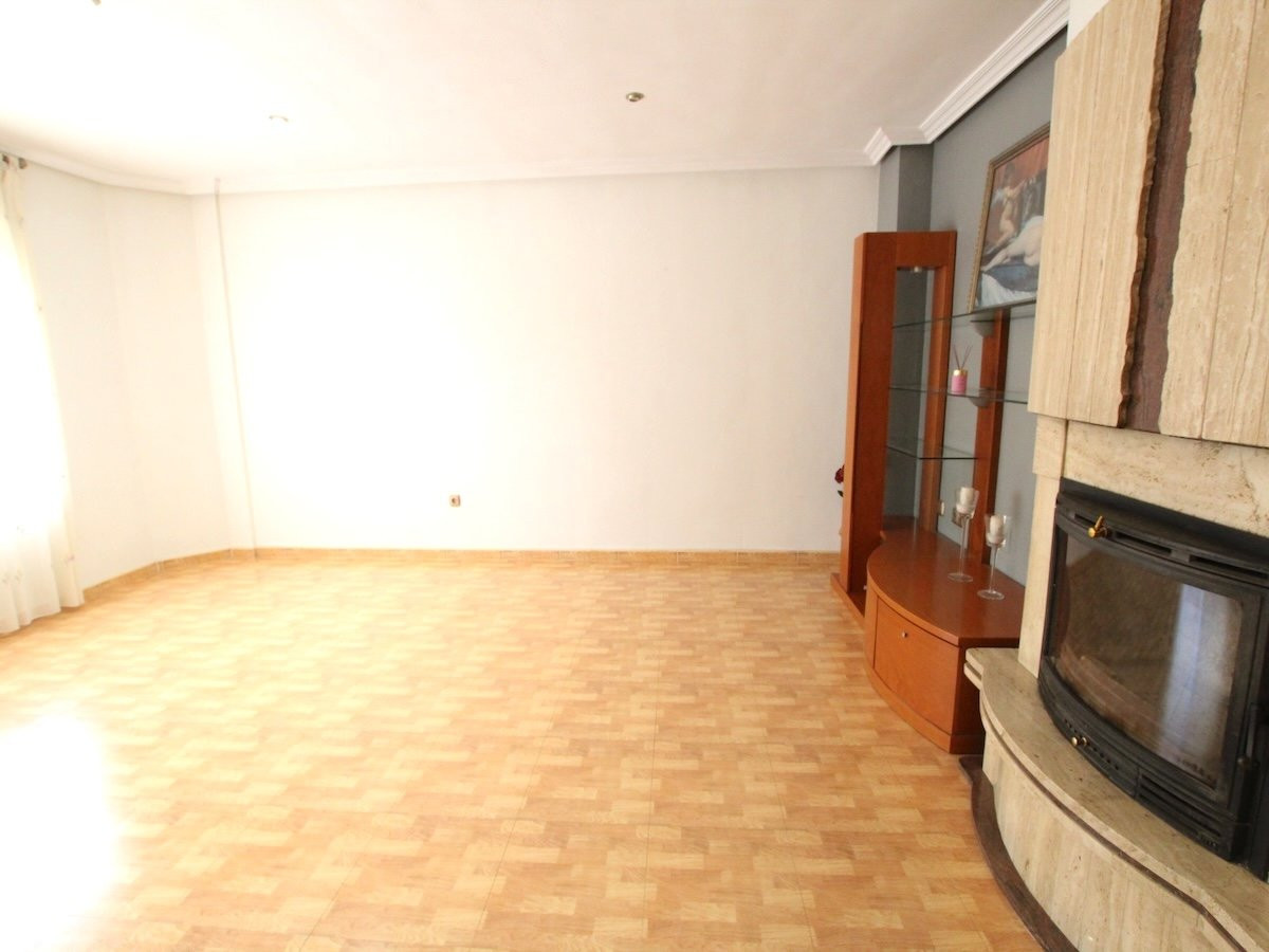 Huis te koop in Los Palacios | 3 slaapkamers H5400325
