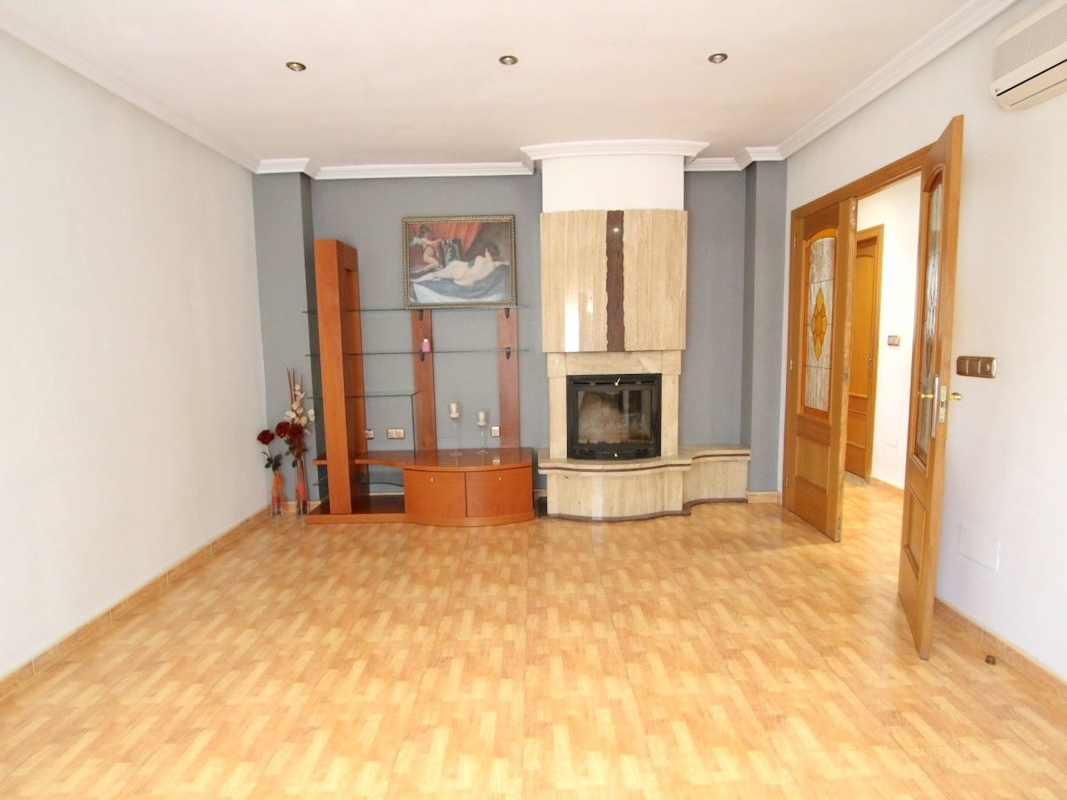 Huis te koop in Los Palacios | 3 slaapkamers H5400325