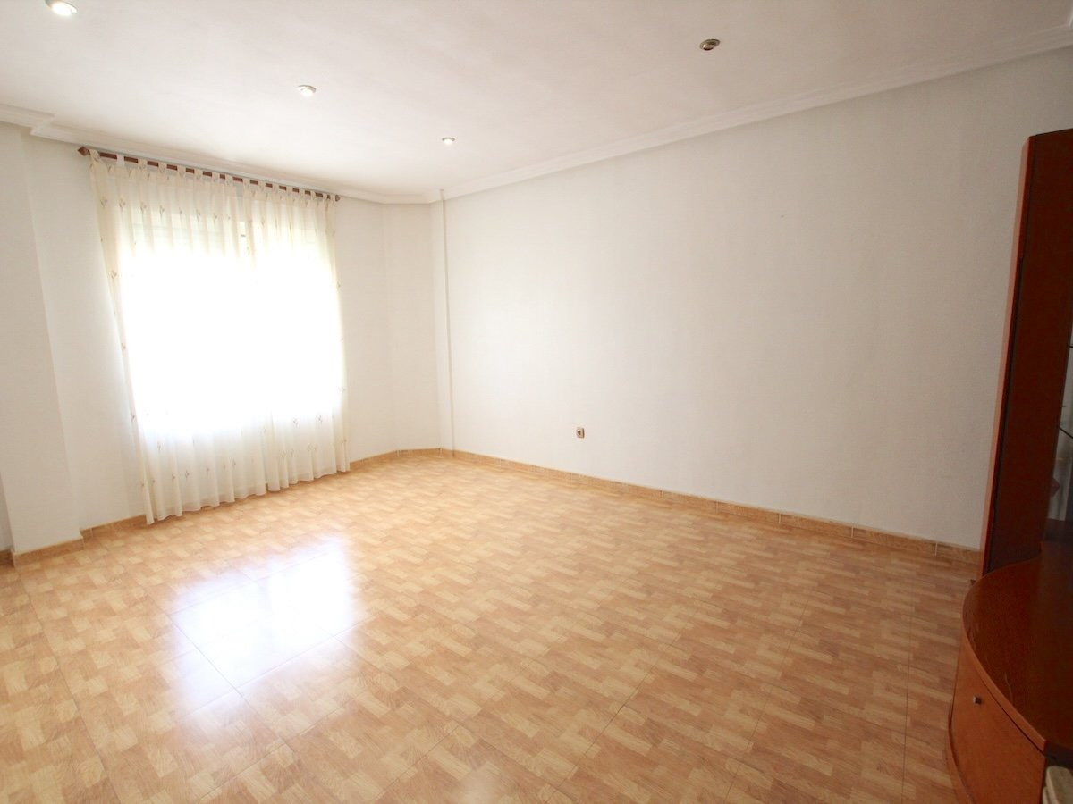 Huis te koop in Los Palacios | 3 slaapkamers H5400325
