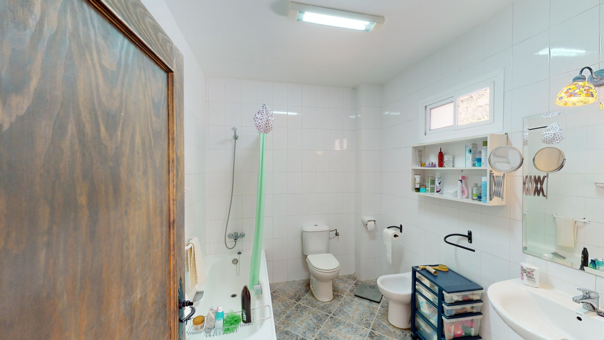 Huis te koop in Macharaviaya | 7 slaapkamers H5123257