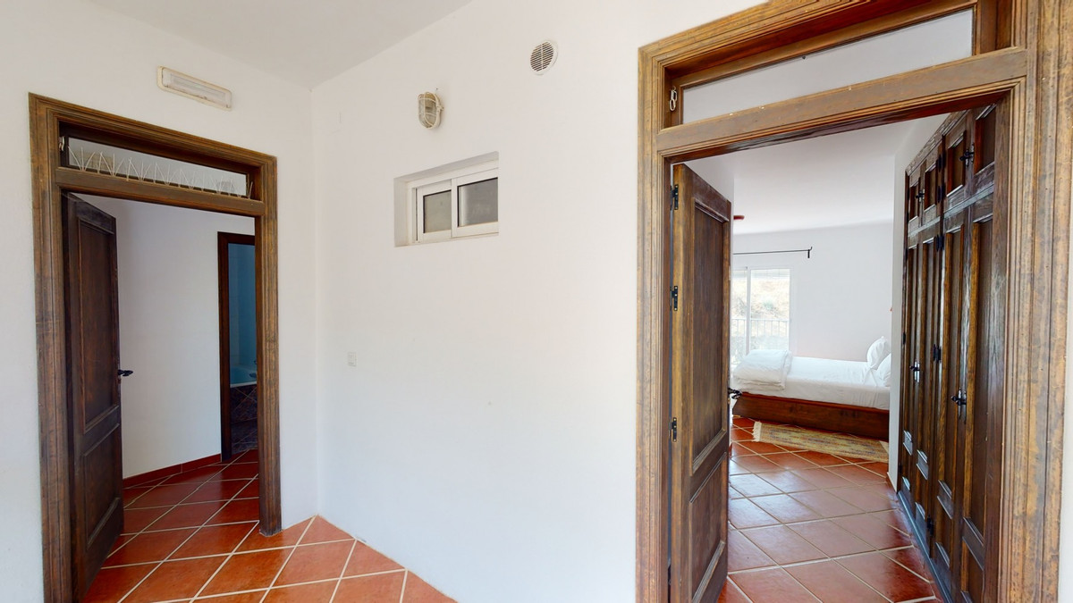 Huis te koop in Macharaviaya | 7 slaapkamers H5123257
