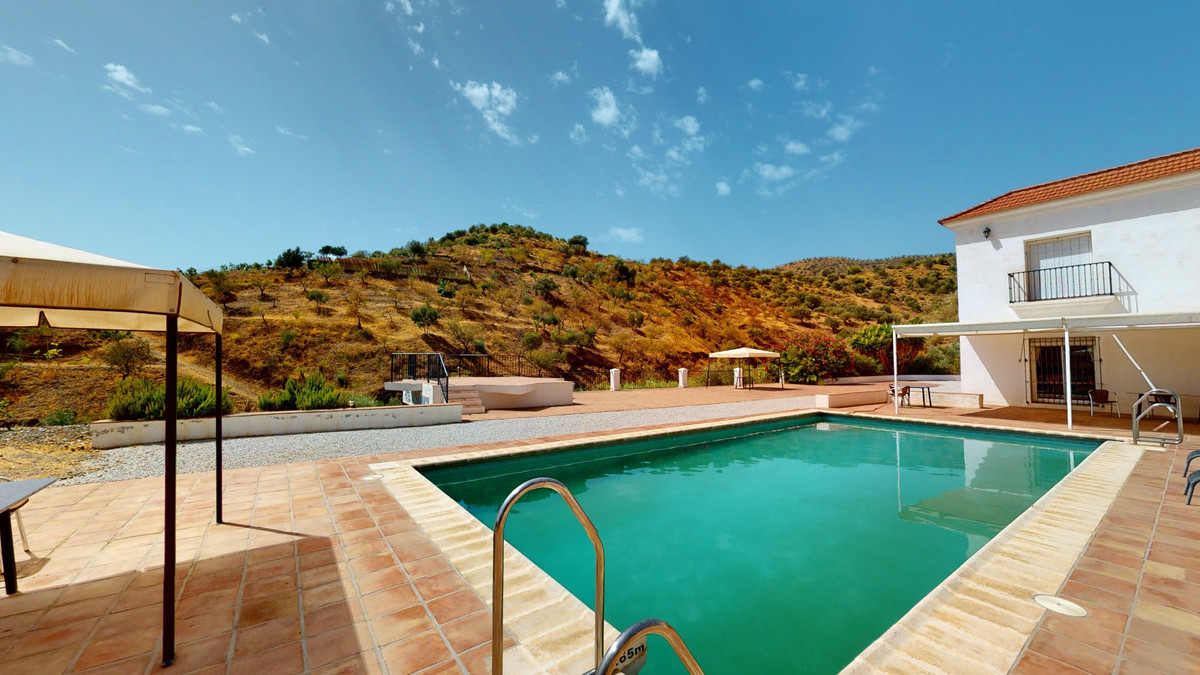Huis te koop in Macharaviaya | 7 slaapkamers H5123257