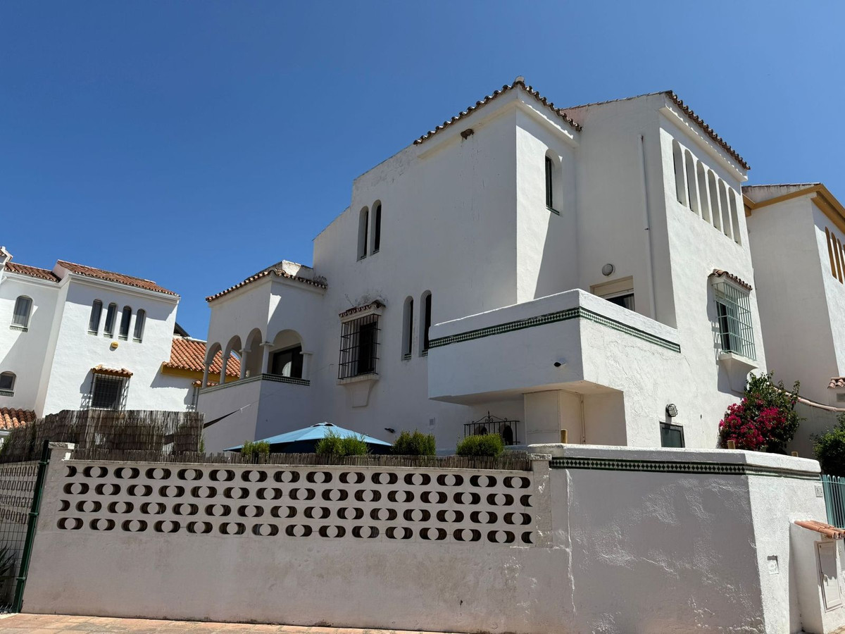 Huis te koop in Manilva | 4 slaapkamers H5057782
