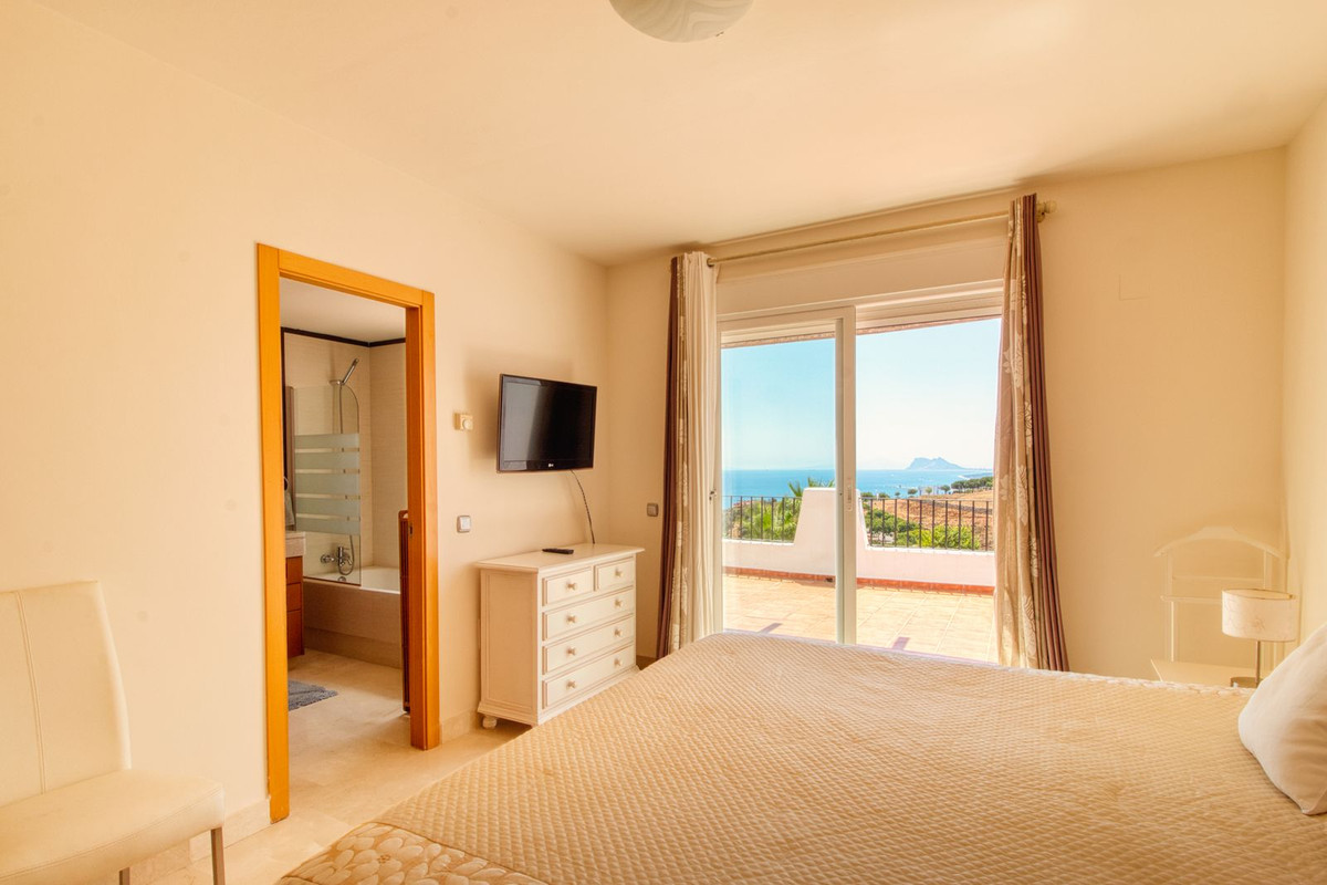 Appartement te koop in Manilva | 4 slaapkamers H5134963
