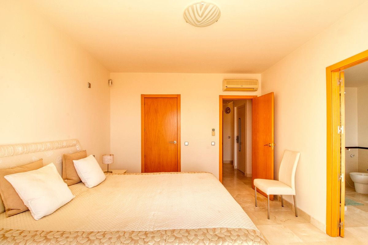 Appartement te koop in Manilva | 4 slaapkamers H5134963
