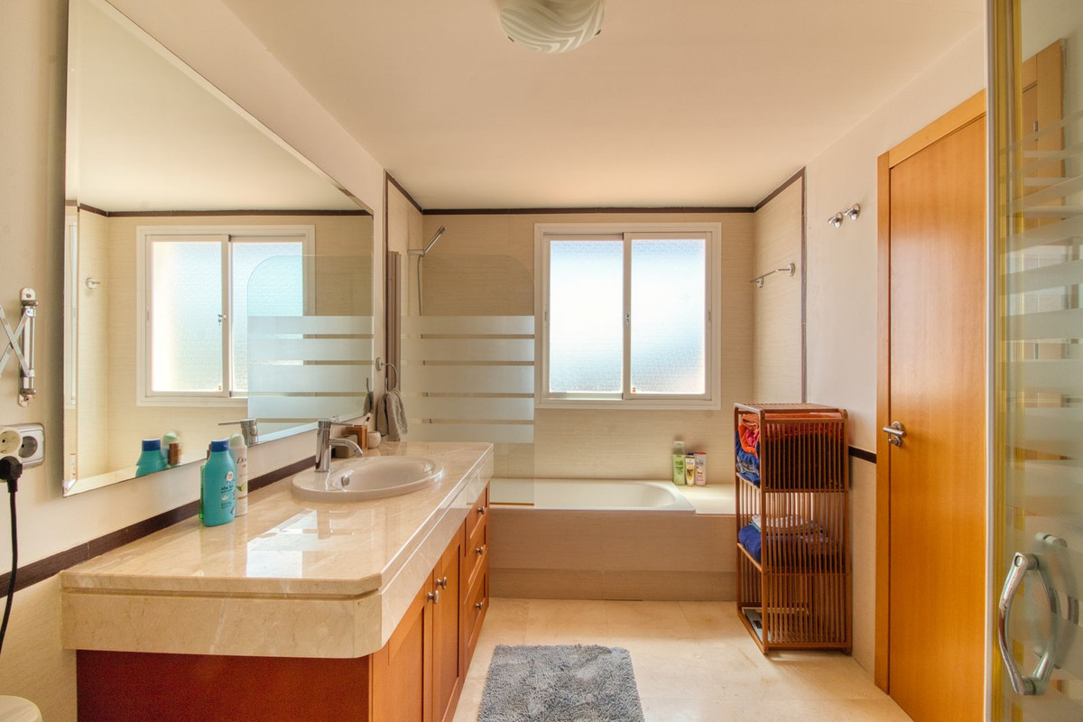 Appartement te koop in Manilva | 4 slaapkamers H5134963