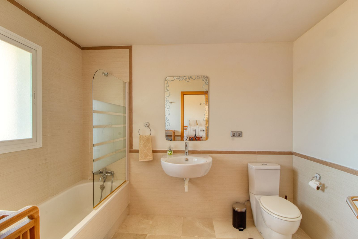Appartement te koop in Manilva | 4 slaapkamers H5134963