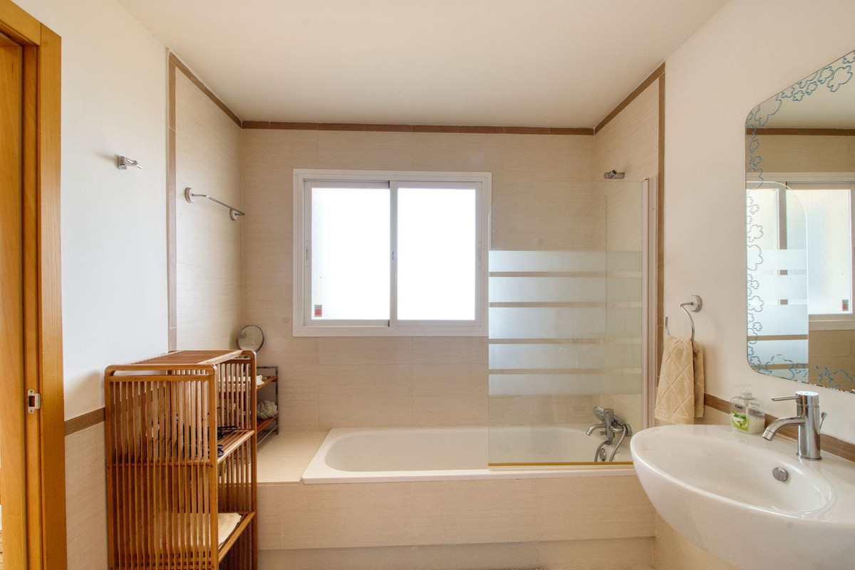 Appartement te koop in Manilva | 4 slaapkamers H5134963