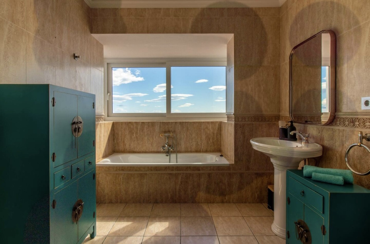 Huis te koop in Manilva | 4 slaapkamers H5202055