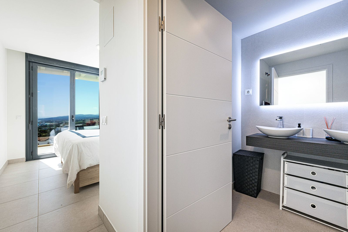 Huis te koop in Manilva | 4 slaapkamers H5329969