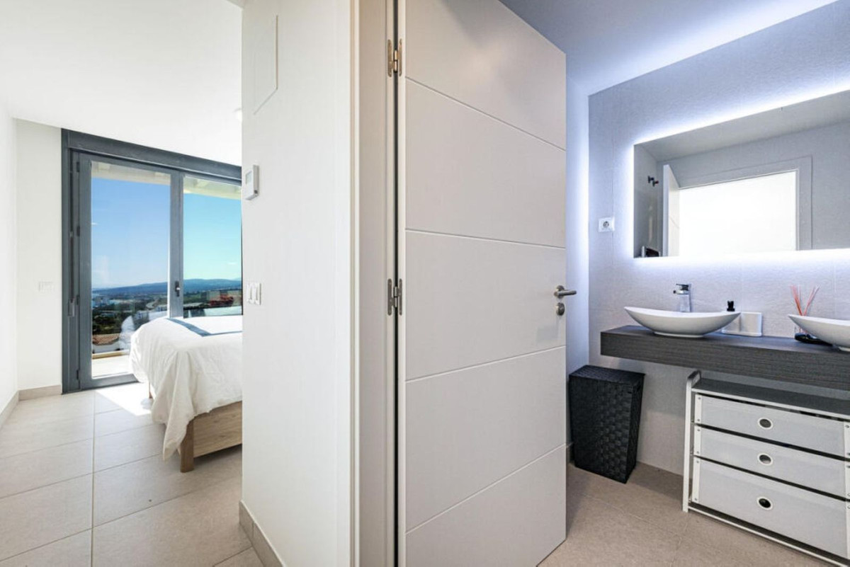 Huis te koop in Manilva | 4 slaapkamers H5336257