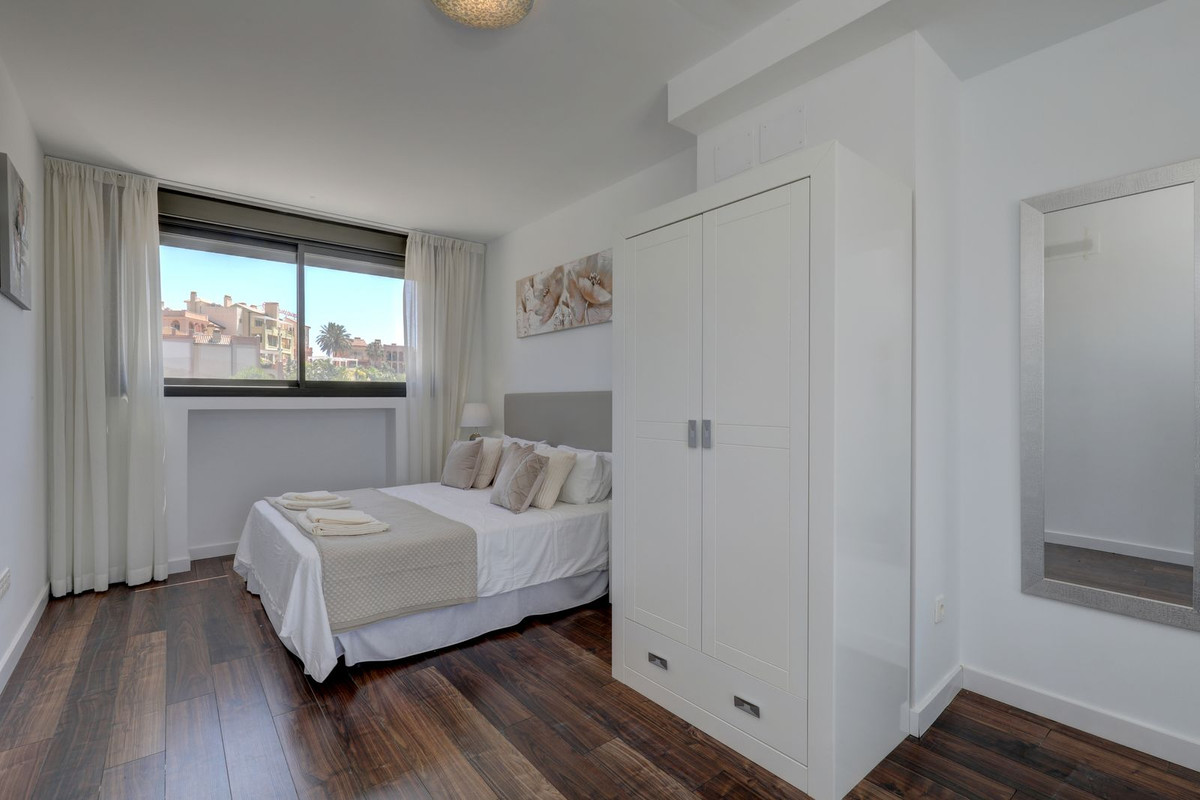 Huis te koop in Manilva | 4 slaapkamers H5380195
