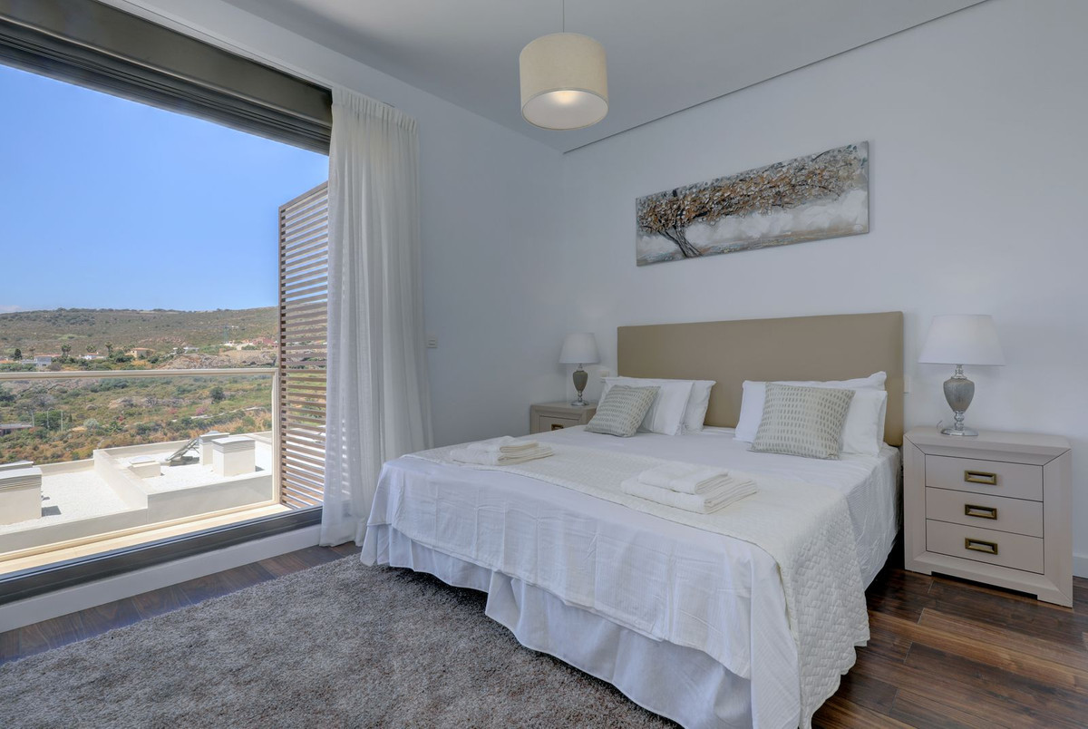 Huis te koop in Manilva | 4 slaapkamers H5380195