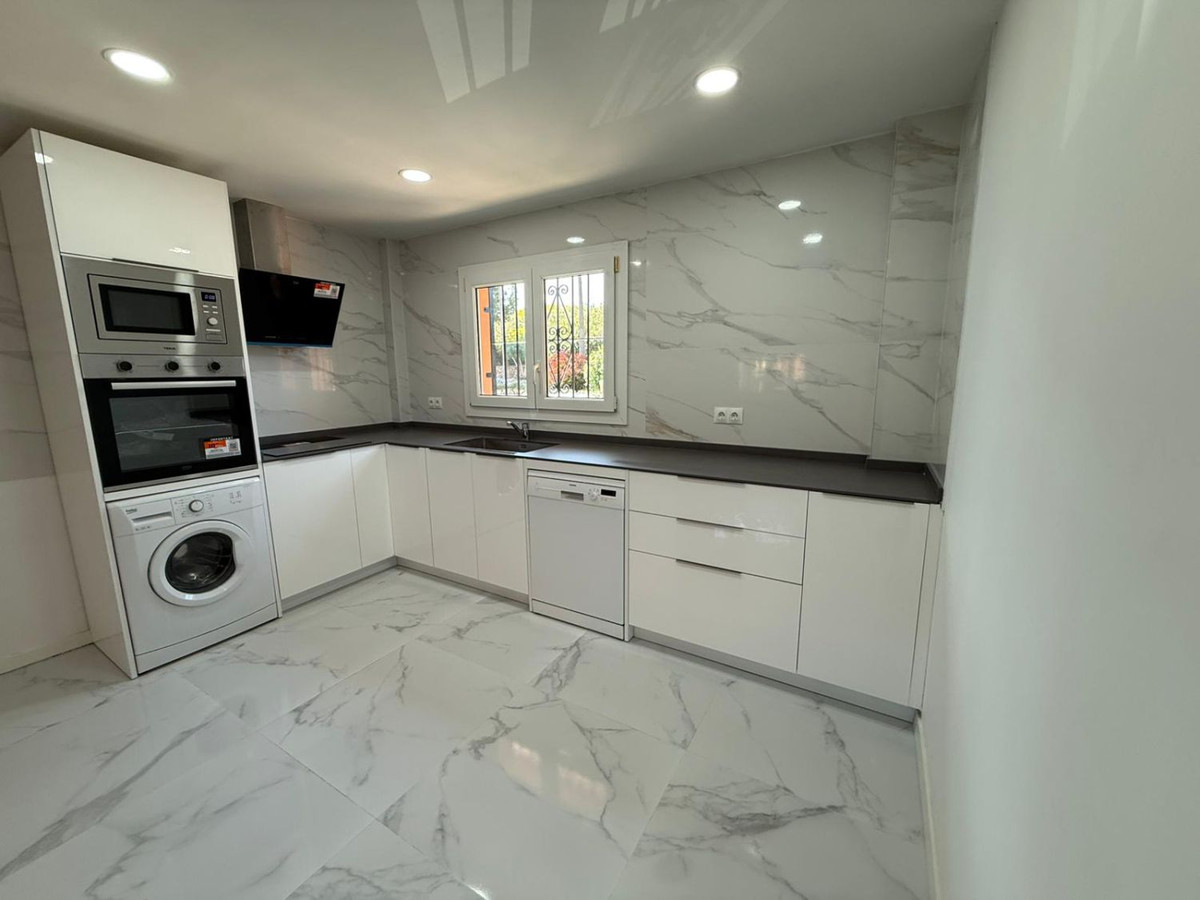 Huis te koop in Manilva | 4 slaapkamers H5383081