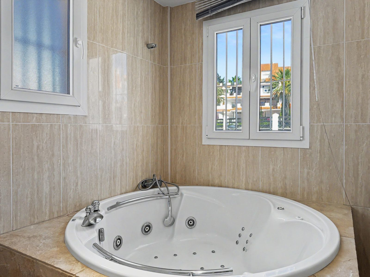 Huis te koop in Manilva | 6 slaapkamers H5389591