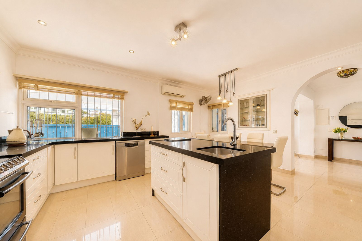 Huis te koop in Manilva | 5 slaapkamers H5395921