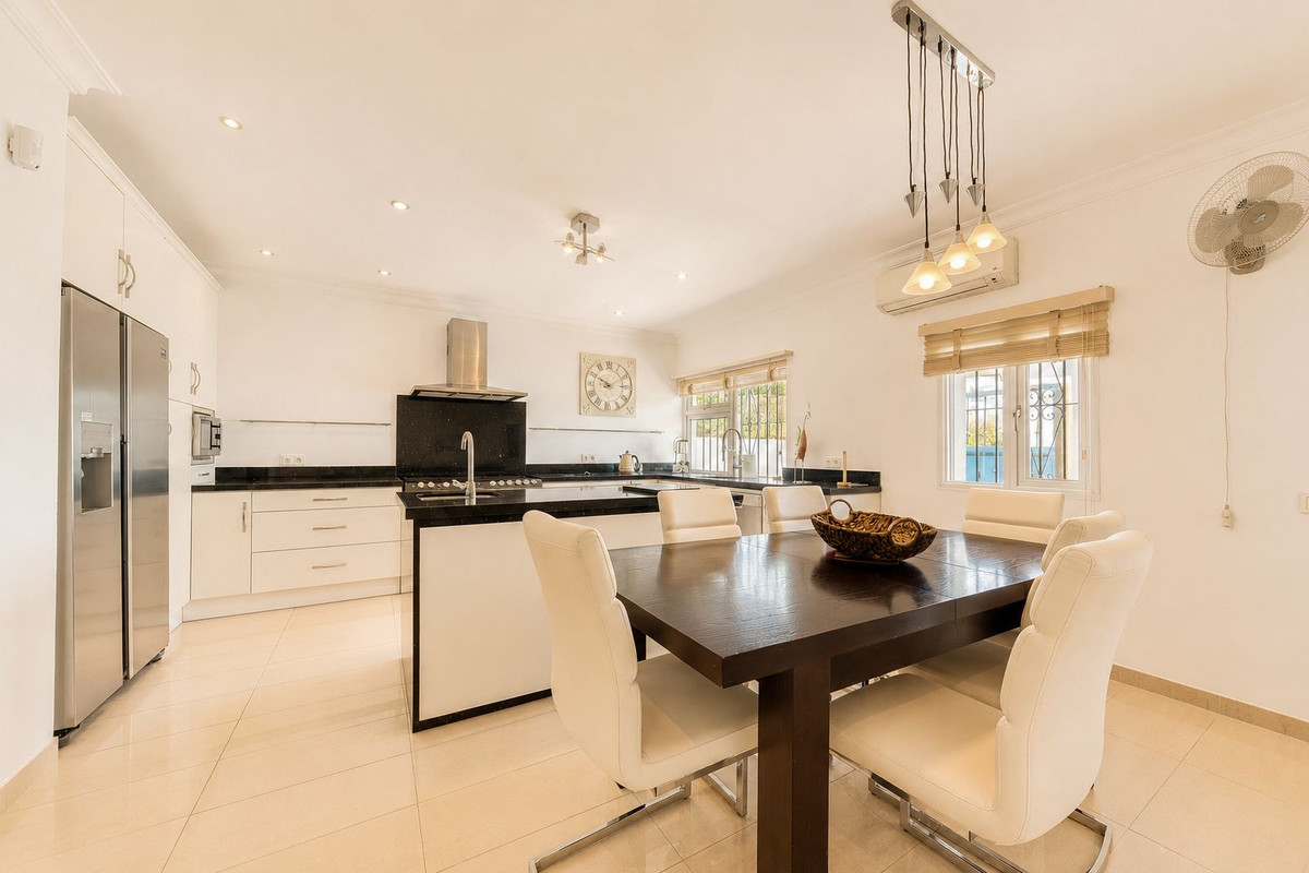 Huis te koop in Manilva | 5 slaapkamers H5395921