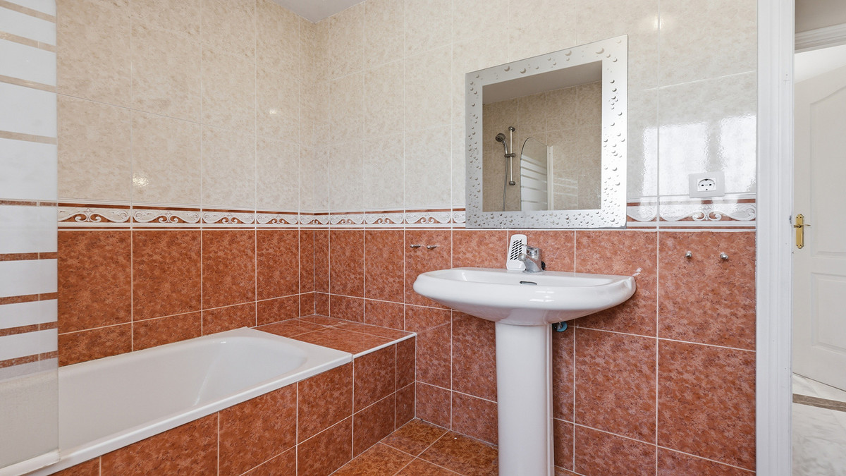 Huis te koop in Manilva | 4 slaapkamers H5427973