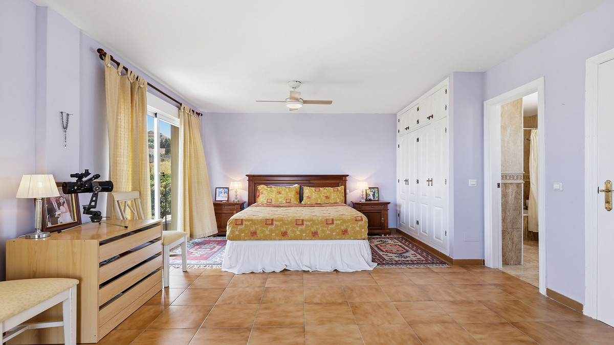 Huis te koop in Manilva | 4 slaapkamers H5427973