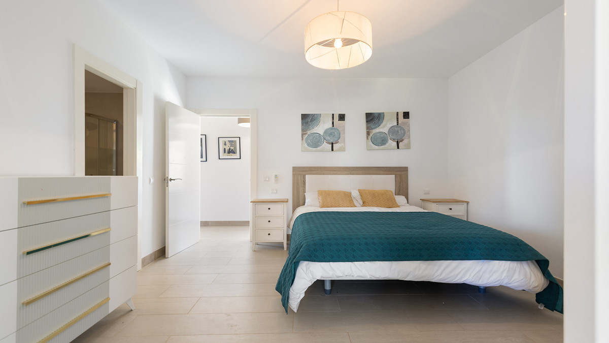 Huis te koop in Manilva | 4 slaapkamers H5436409