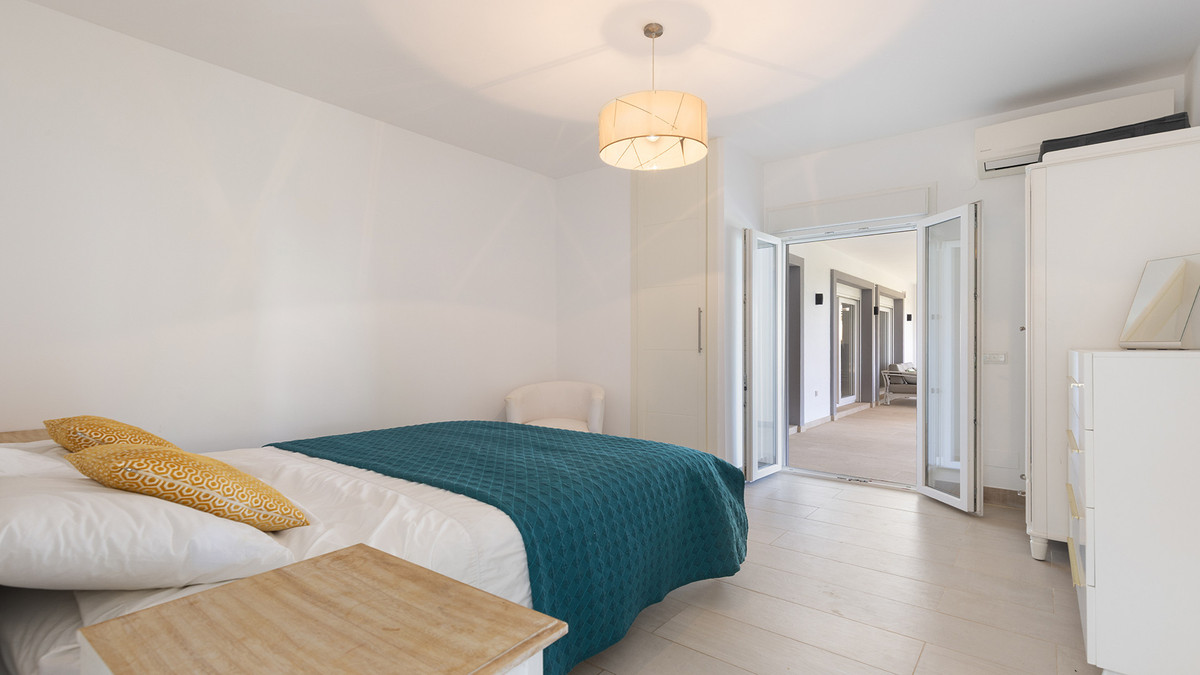 Huis te koop in Manilva | 4 slaapkamers H5436409