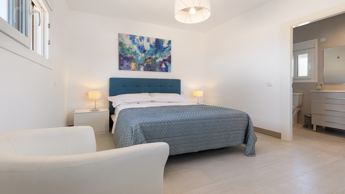 Huis te koop in Manilva | 4 slaapkamers H5436409