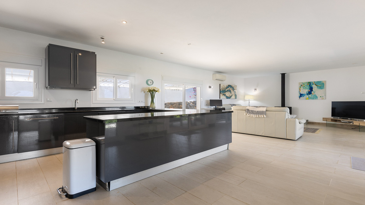 Huis te koop in Manilva | 4 slaapkamers H5436409