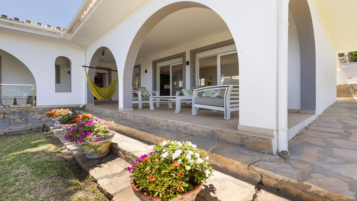 Huis te koop in Manilva | 4 slaapkamers H5436409